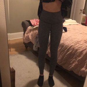 Lululemon leggings size 4 wunder under